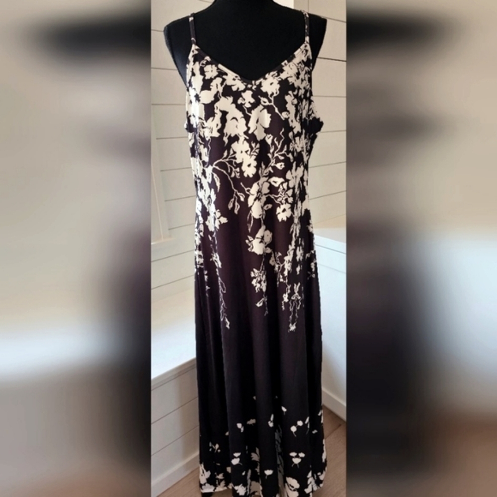 Floral Black and White Women's Dress NWOT